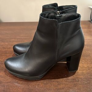 La Canadienne Winter Booties